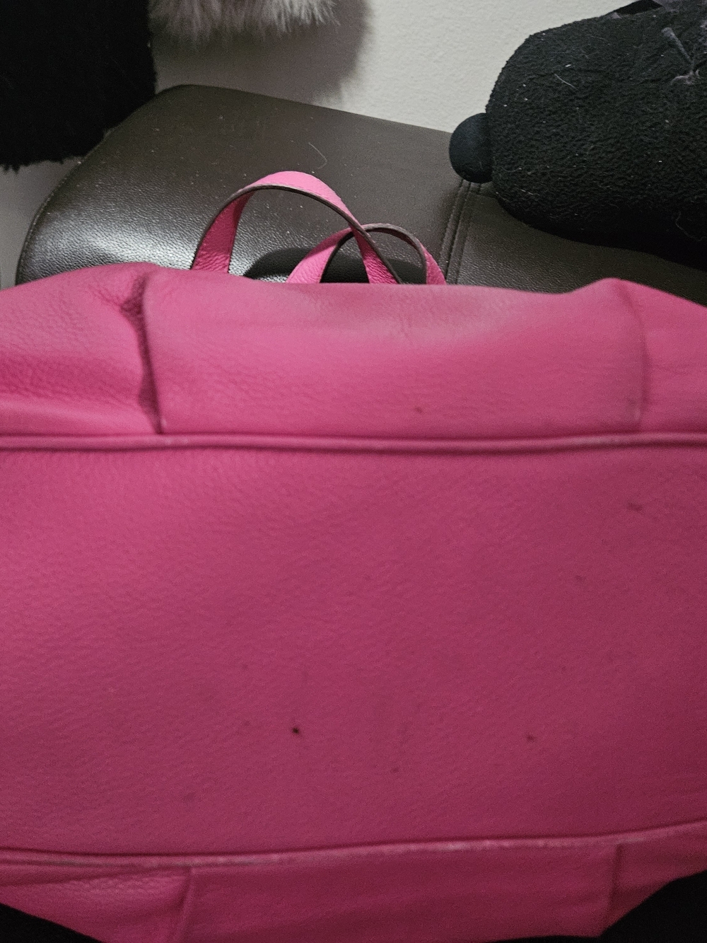 Michael Kors Bright Pink Leather Shoulder Bag with Gold MK Charm - Picture 4 of 5